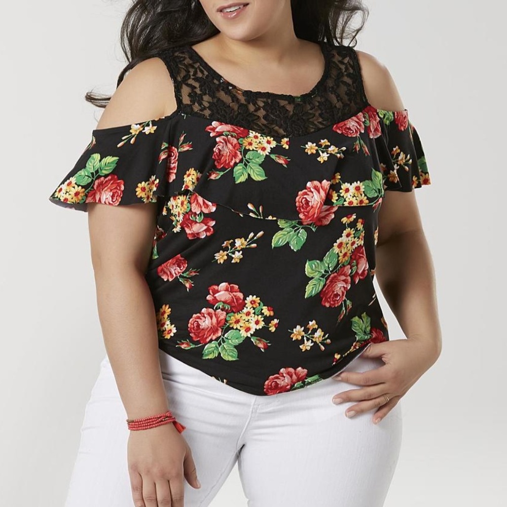 size XL, new condition, pretty lace cold shoulder with floral flowers 🌺 print